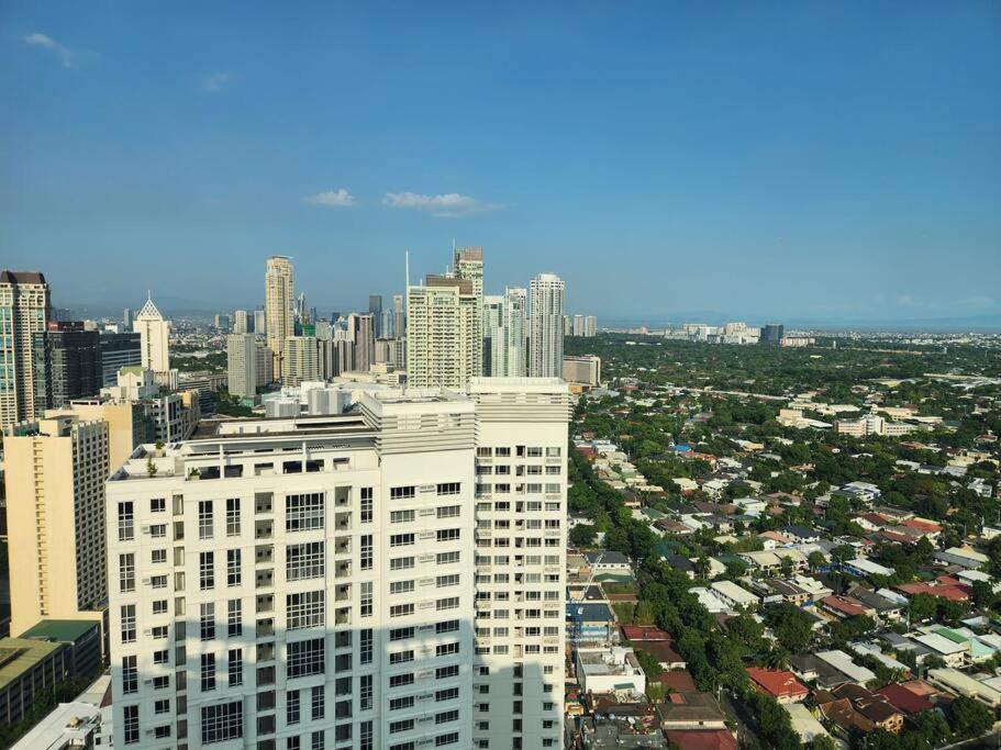 Makati Penthouse With Stunning City Skyline View Манила Екстериор снимка