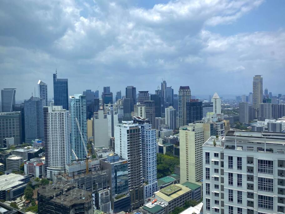Makati Penthouse With Stunning City Skyline View Манила Екстериор снимка